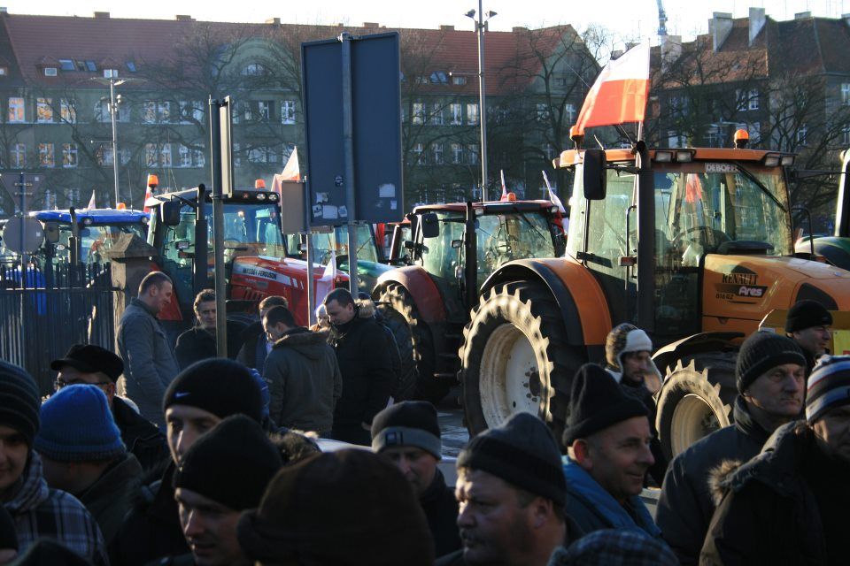 Polish farmers protest sale of farmland to foreign multinationals. 