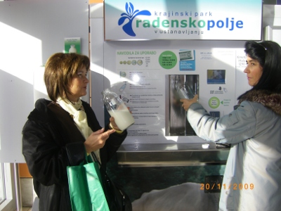 Ksenija Sarazin of Ljubljana and her sister, Ines, enjoying milk at the new LeClerc Mlekomat.